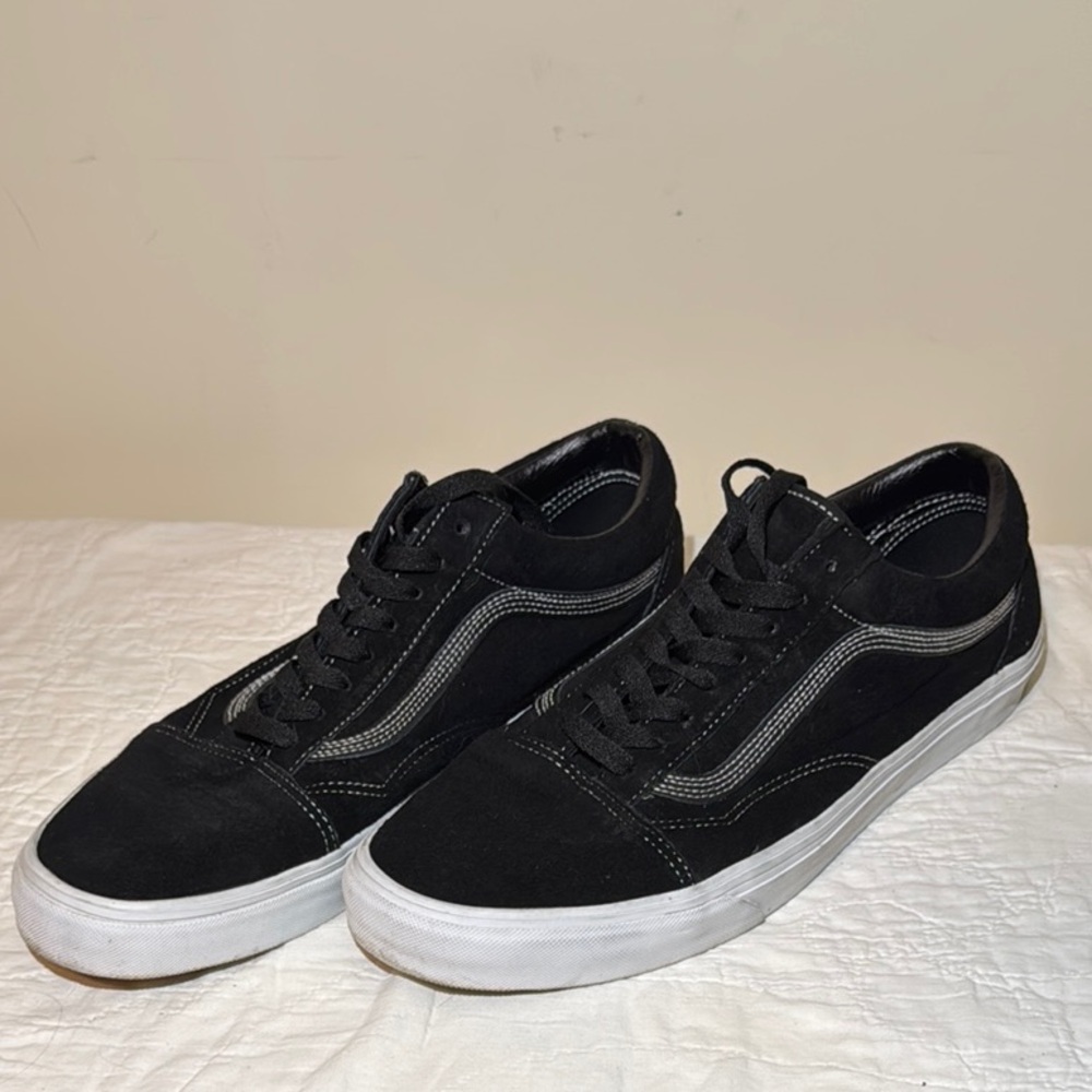 Suede Vans Black and White Old Skool Sneakers